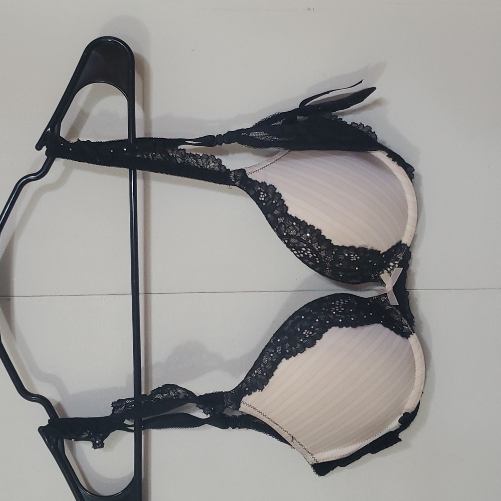 Woman's Victoria Secret bra.
